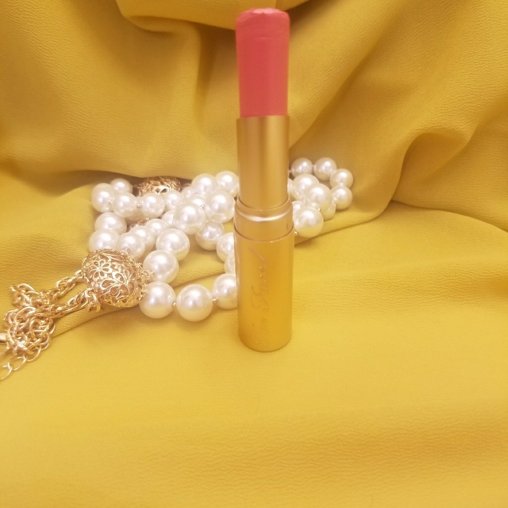 Too faced Marshmallow Bunny lipstick